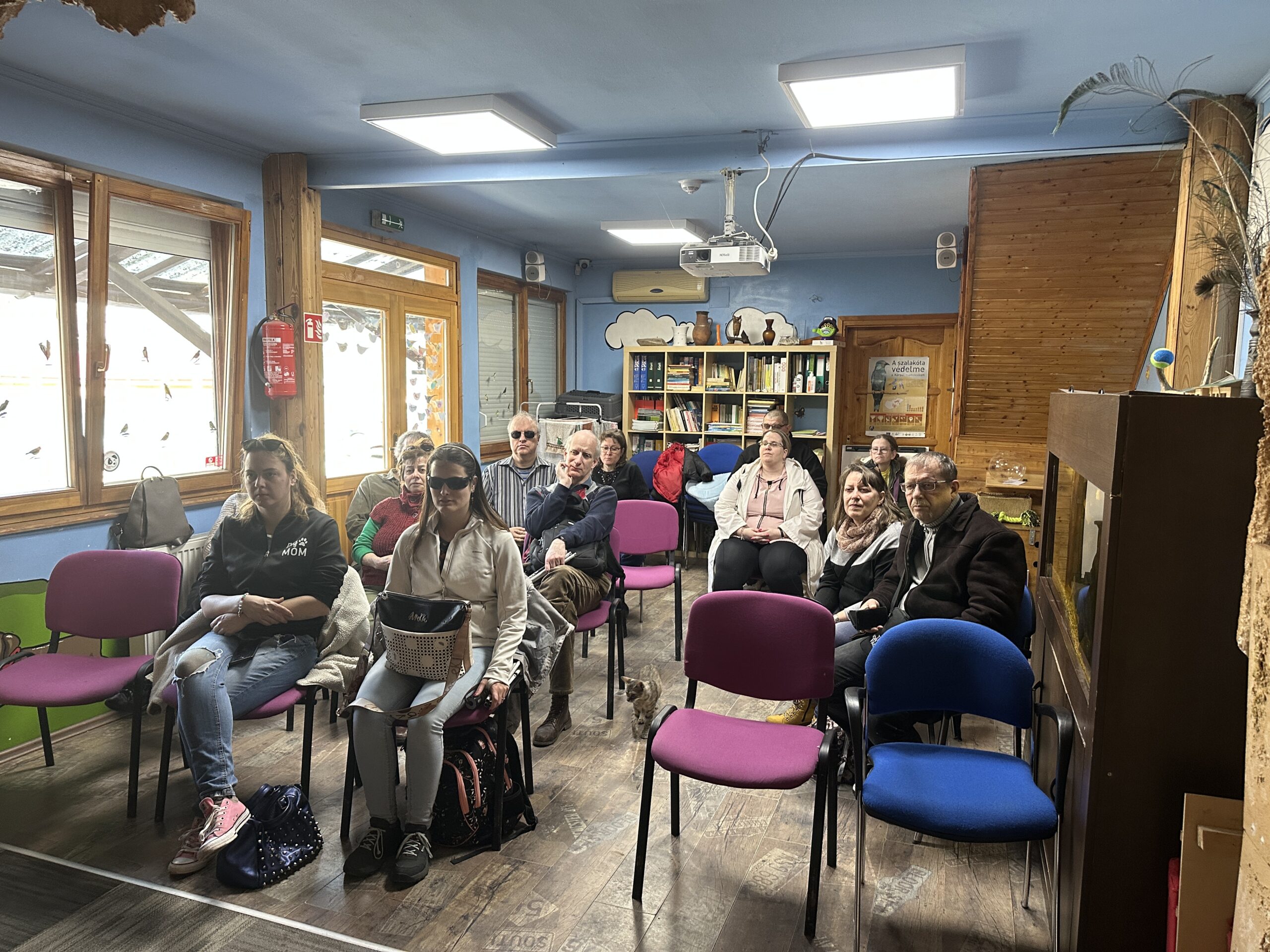 A képen a résztvevőkről készült csoportkép látható.